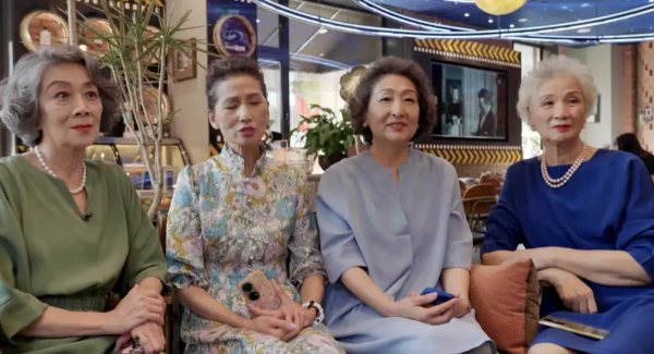 Elderly Chinese embrace short-form video 