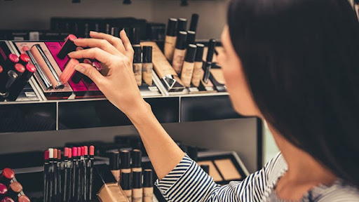 Beauty shoppers prefer in-store to social 